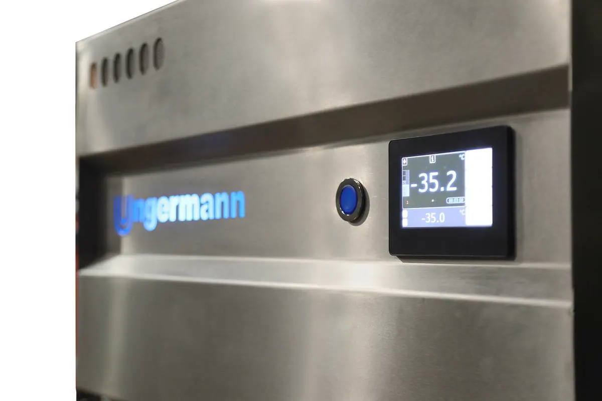 Steuerung einer Ungermann-Kälteanlage mit Temperaturanzeige −35,2 Grad Celsius
