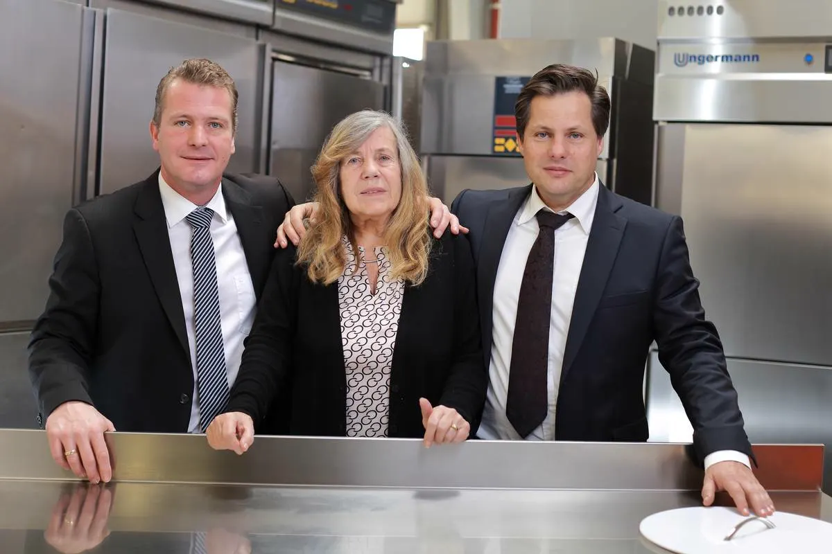 Kai Ungermann, Christine Lange und Jörg Ungermann in der Ausstellung